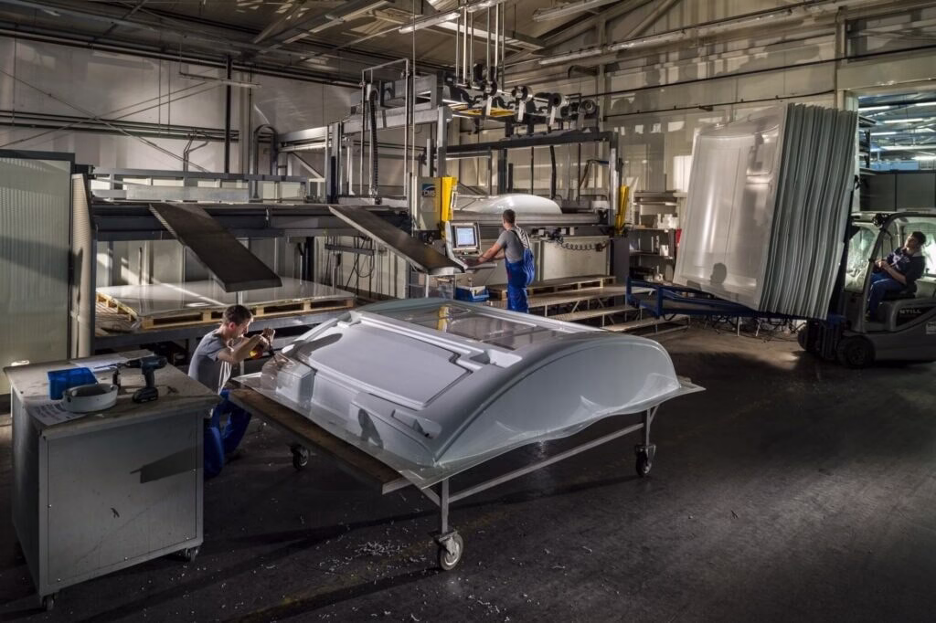 Manufacturing of a motorhome component at Plastoform